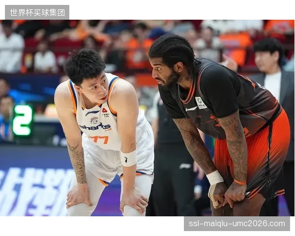 上海久事凭借内线绝对优势击败浙江,怀特塞德与张镇麟联手统治禁区。 上海久事凭借内线绝对优势击败浙江,怀特塞德与张镇麟联手统治禁区。